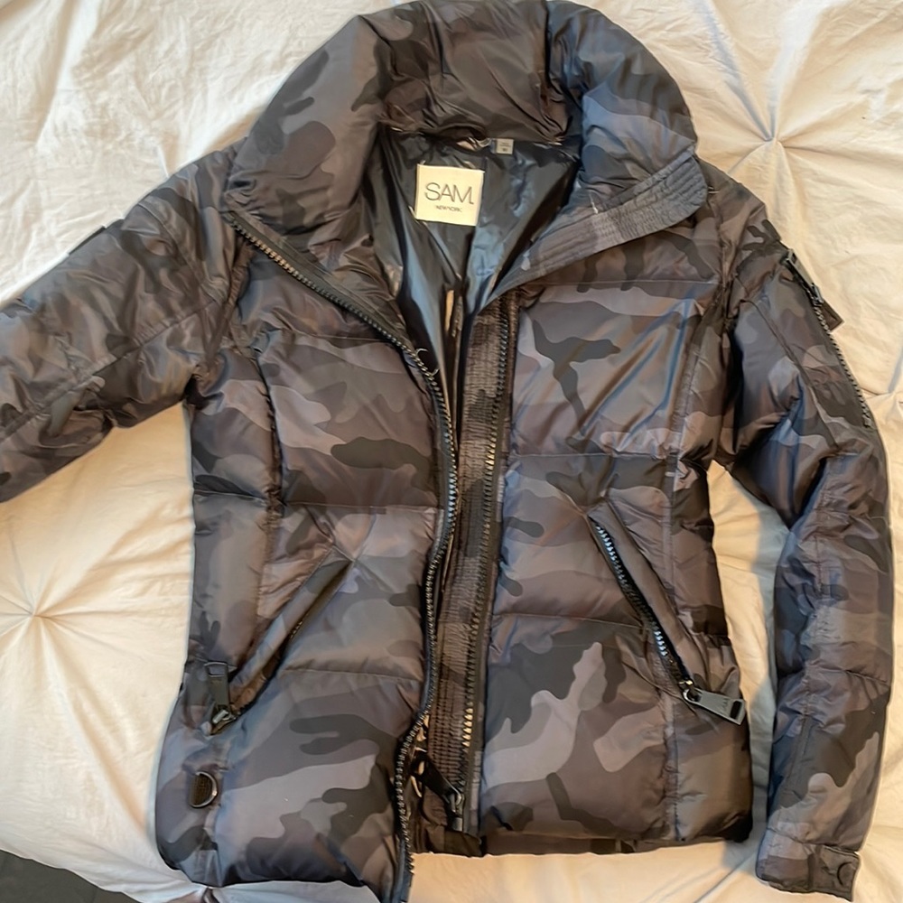 SAM. New York black and grey camouflage jacket black liner size medium